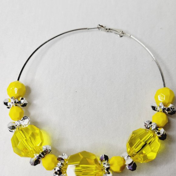 Women's Large Hoop Fashion Earrings - Picture 4 of 6